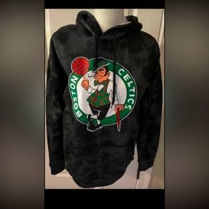 NWOT Celtics men’s sweatshirt. Size medium.